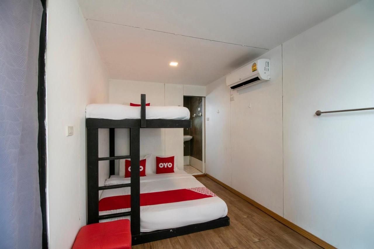Oyo 673 Nice Sleep Box Hotel Chiang Mai Exterior photo