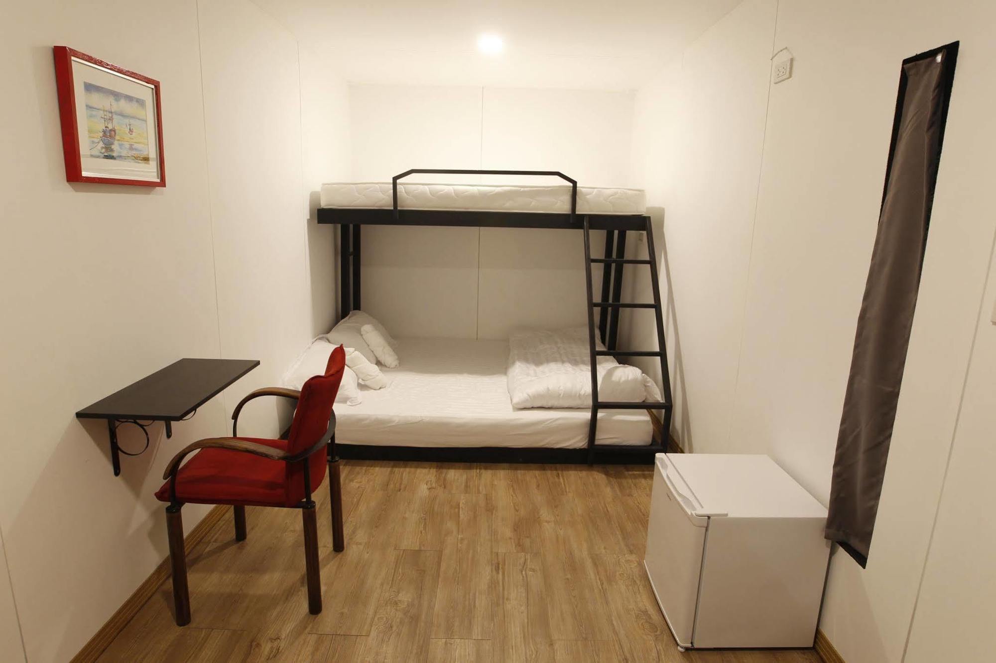 Oyo 673 Nice Sleep Box Hotel Chiang Mai Exterior photo